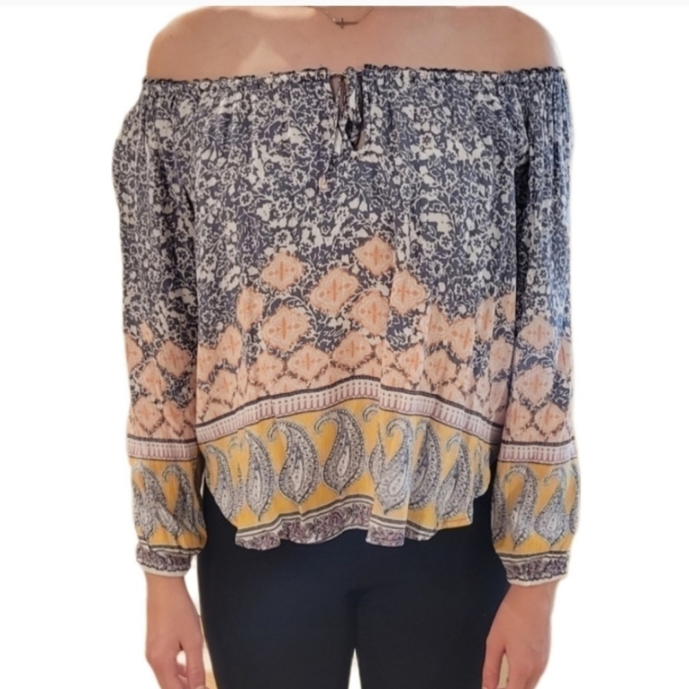 Abercrombie & Fitch Women's off the‎ shoulder top size Small